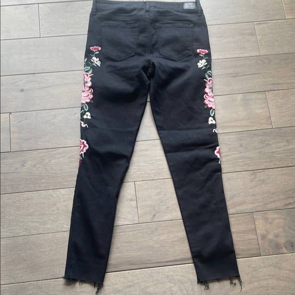 Celebrity pink Floral Embroidered Black Jeans - Picture 4 of 6